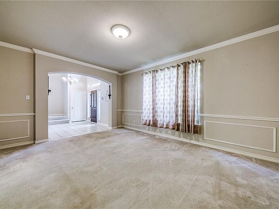 4th image of 204 Sandy Creek Dr