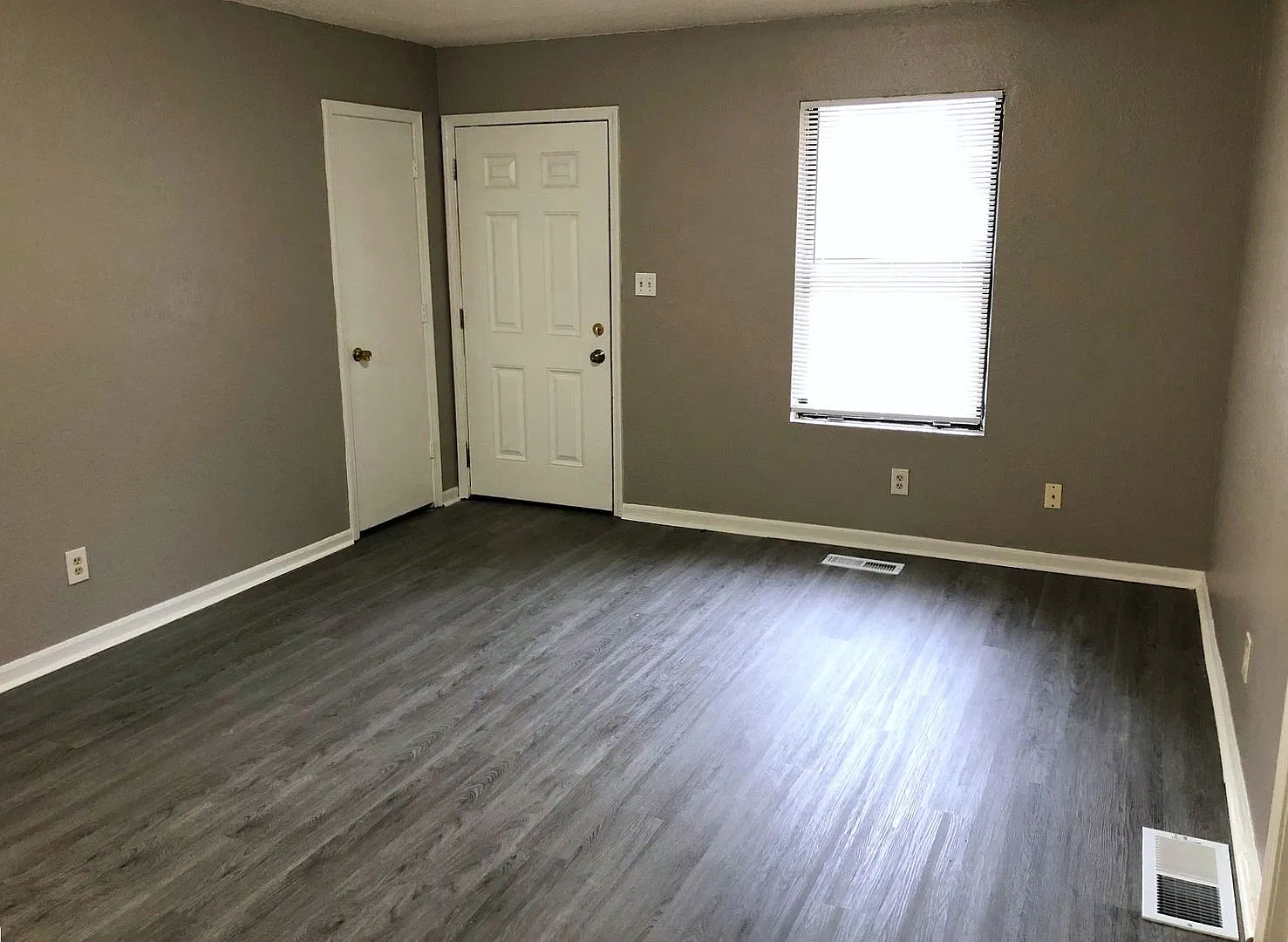 418 Pottawatomie St — Photo 2