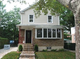 4724 204th St, Flushing, NY 11361