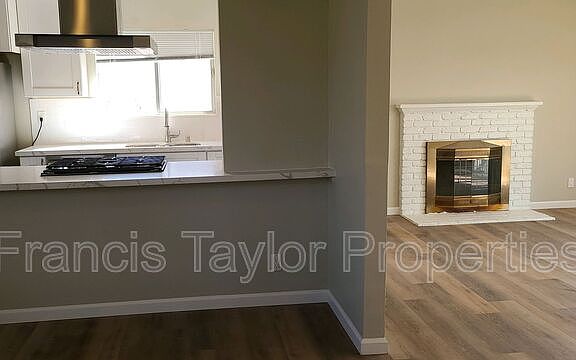 2nd image of 909 Daisy St