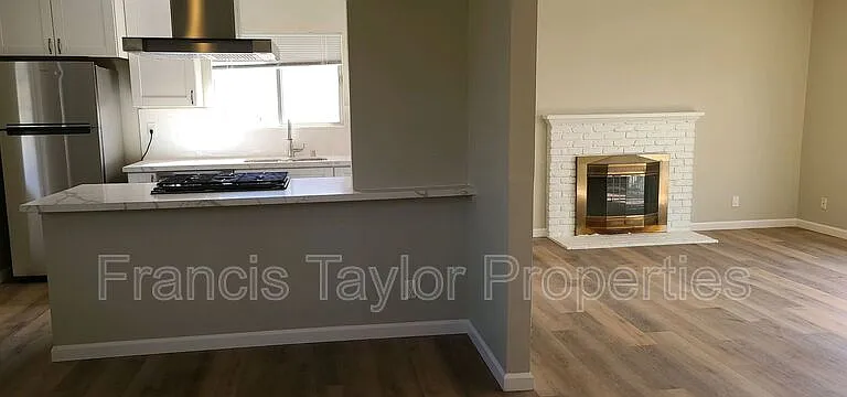 909 Daisy St — Photo 2
