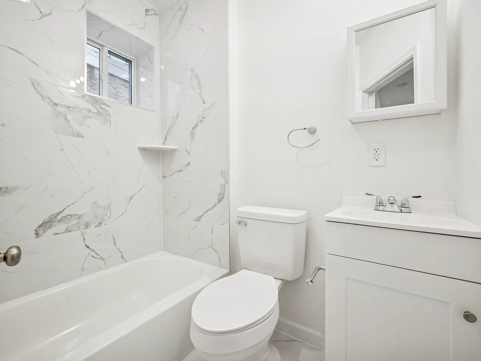 4 bed, 918 sqft, $1,700 — Photo 4