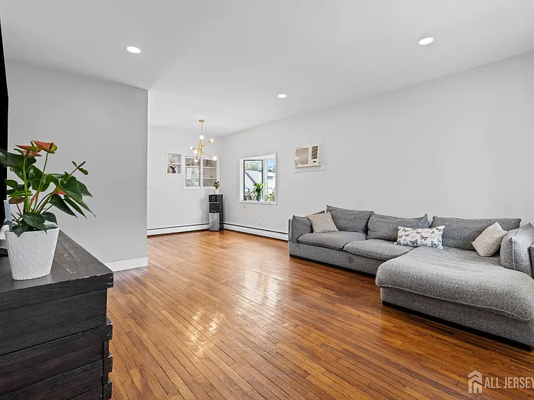 90 Maryknoll Rd — Photo 18