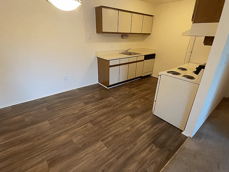 Eastwood Village Apartments — Photo 49