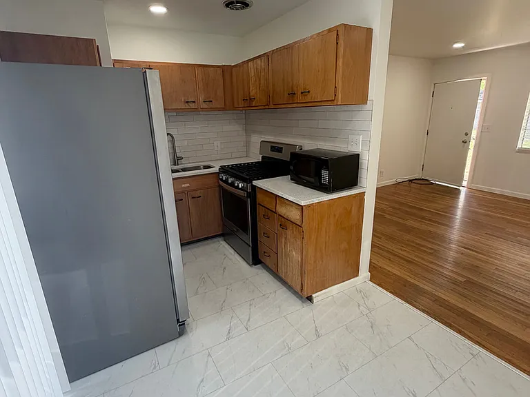 2622 S Green St #B — Photo 4