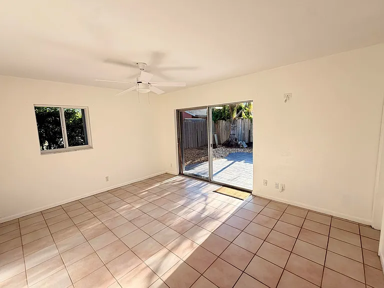 630 NE 19th Ave — Photo 10