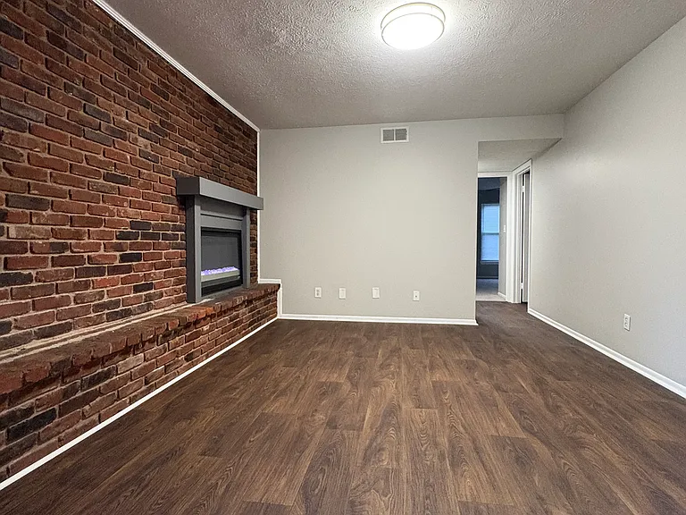 Vernon Cove Apartments — Photo 9