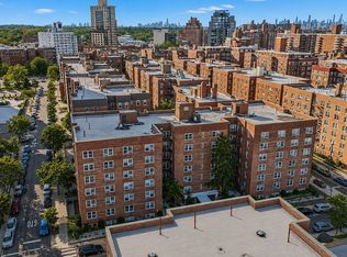 7210 112th St APT 3B, Flushing, NY 11375