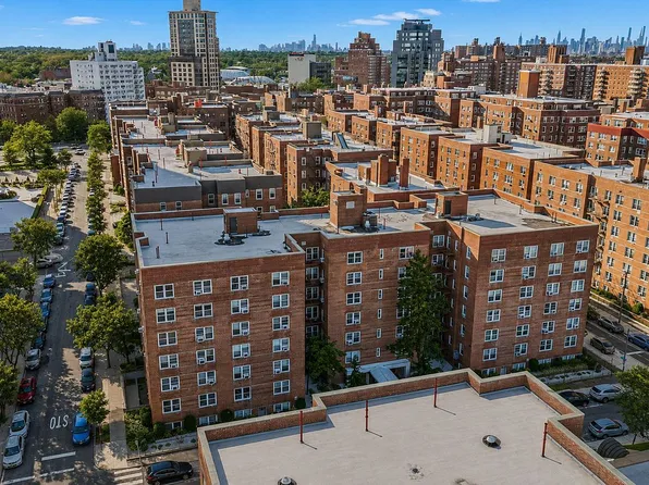 7210 112th St APT 3B, Flushing, NY 11375