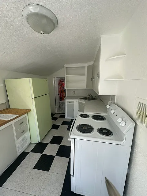 2 bed, 800 sqft, $2,200 — Photo 4