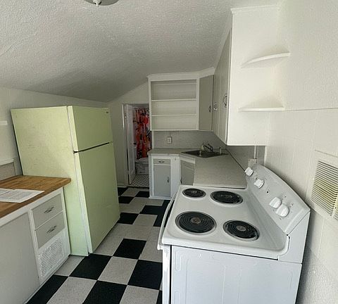 4th image of 4721 5th Ave NE