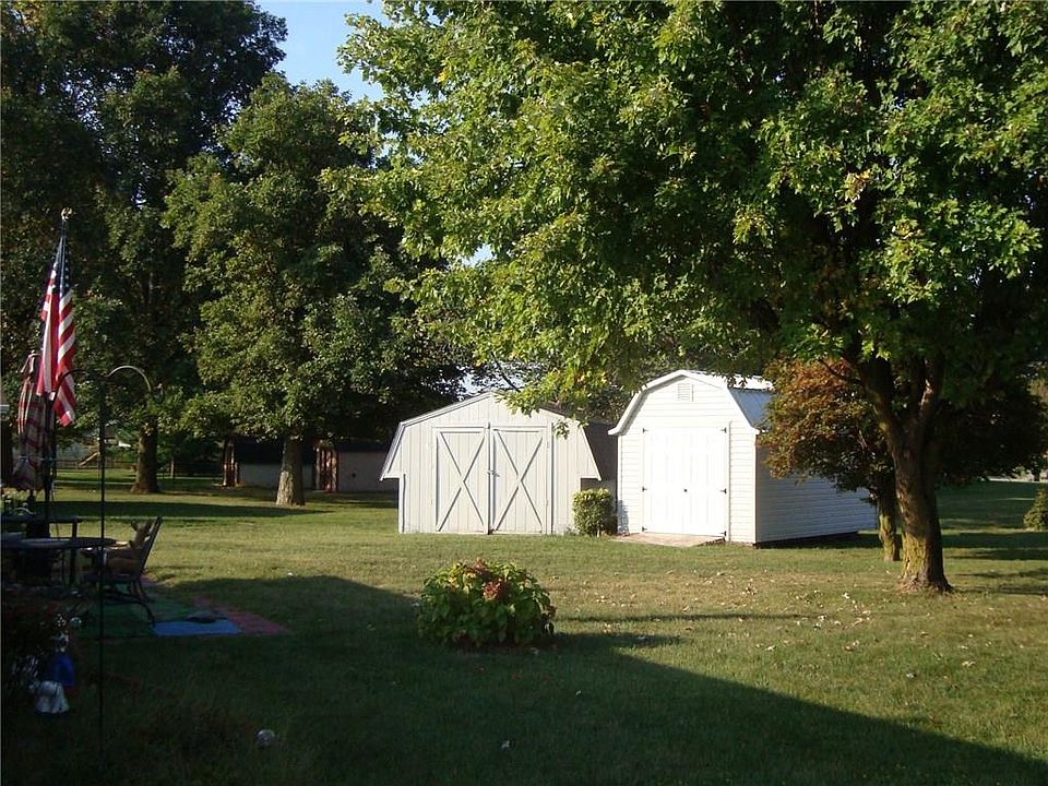 2nd image of 416 Persimmon Dr