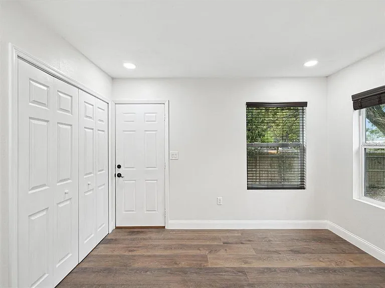 1008 E Norfolk St — Photo 22