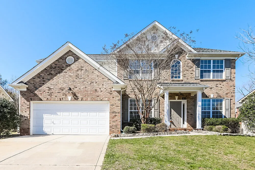 4 bed, 2.5 bath, 2610 sqft, $2,560 — Photo 1