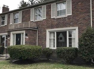 916 Harcourt Rd #1, Grosse Pointe, MI 48230