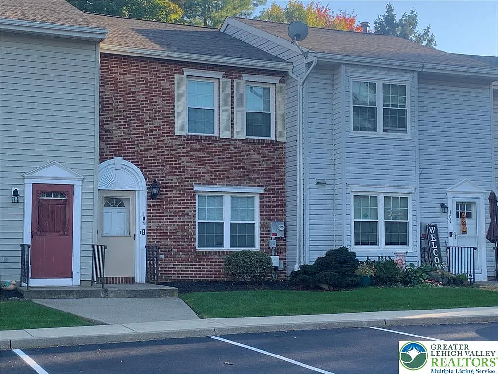 3 bed, 1.5 bath, 1252 sqft, $2,000 — Photo 2