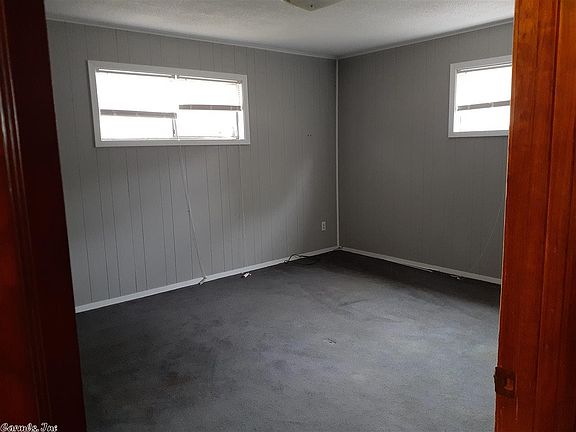 5th image of 920 W Clark St
