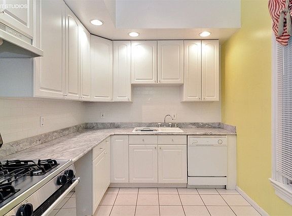 3rd image of 219 W Eugenie St