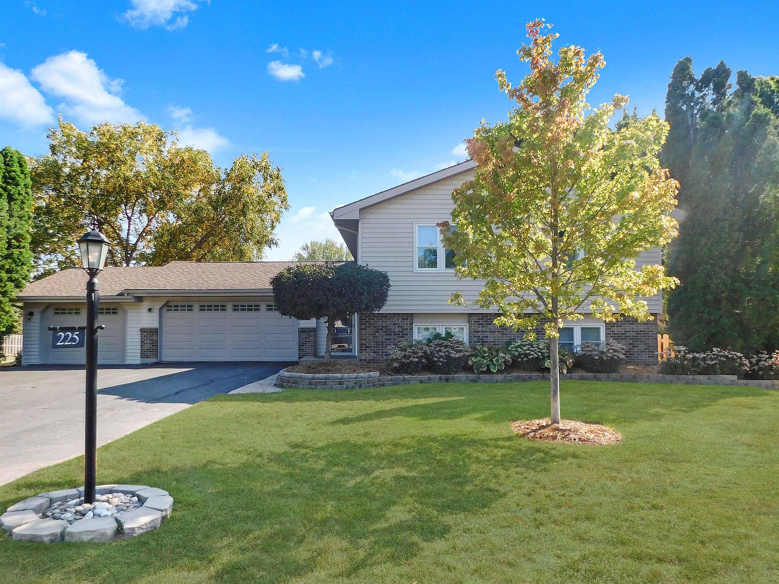 225 Collins Dr, Rockton, IL 61072 Zillow