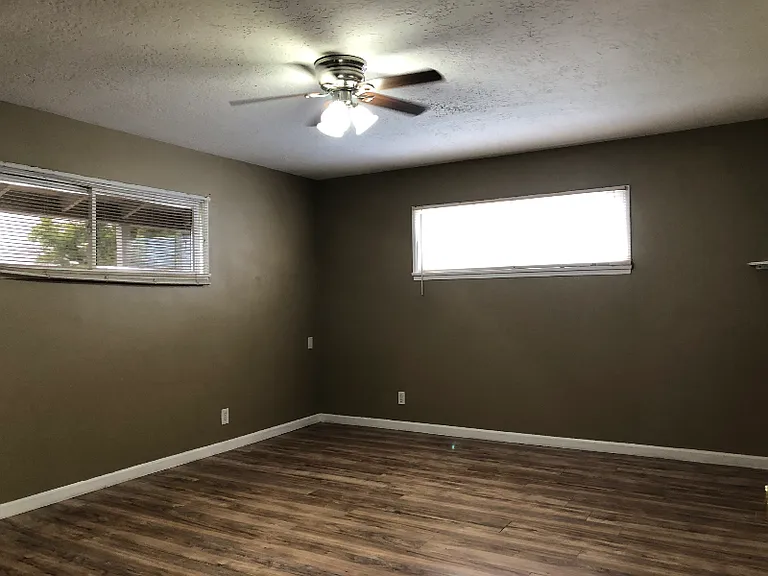 5818 S Pickering Ave — Photo 10