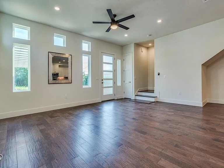 6412 Carson Rdg #B — Photo 3