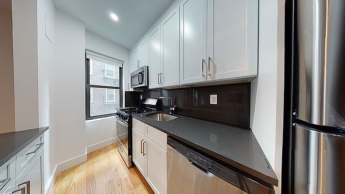 1st image of 10 W 65th St #3CC