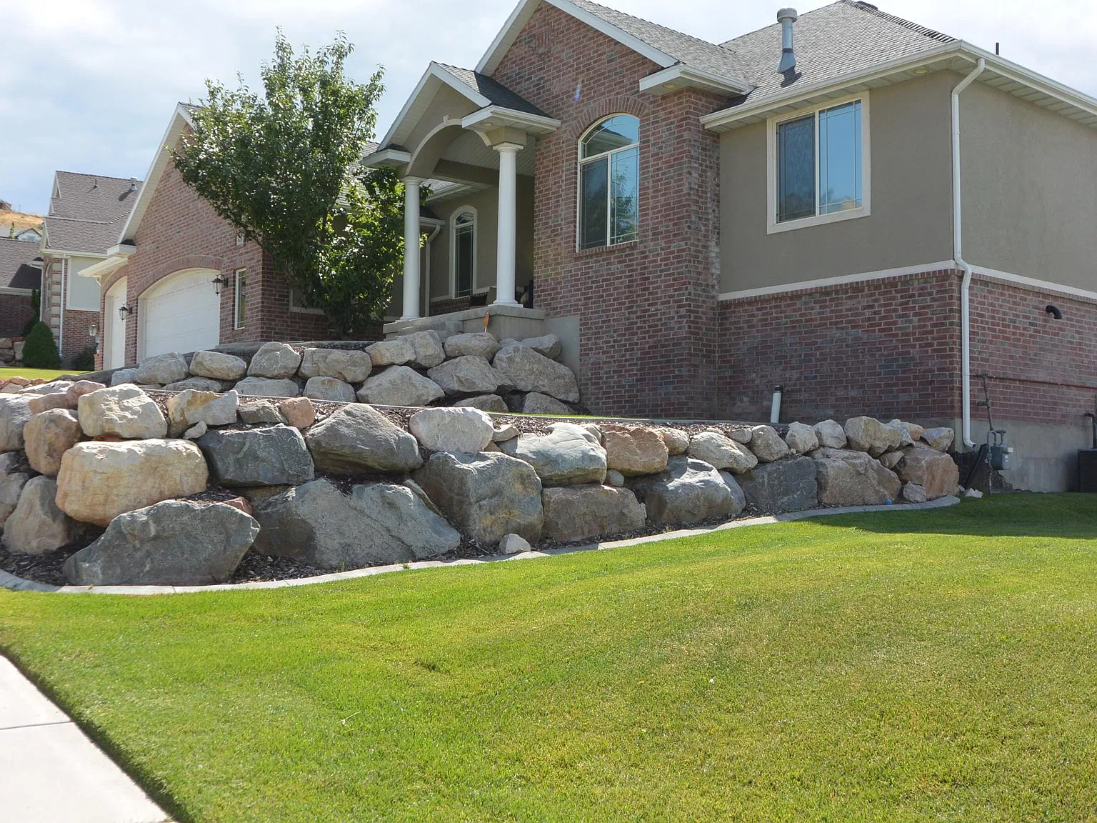 4 bed, 3926 sqft, $5,750 — Photo 2