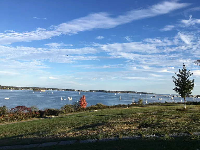 Eastern Promenade, 5 minute walk