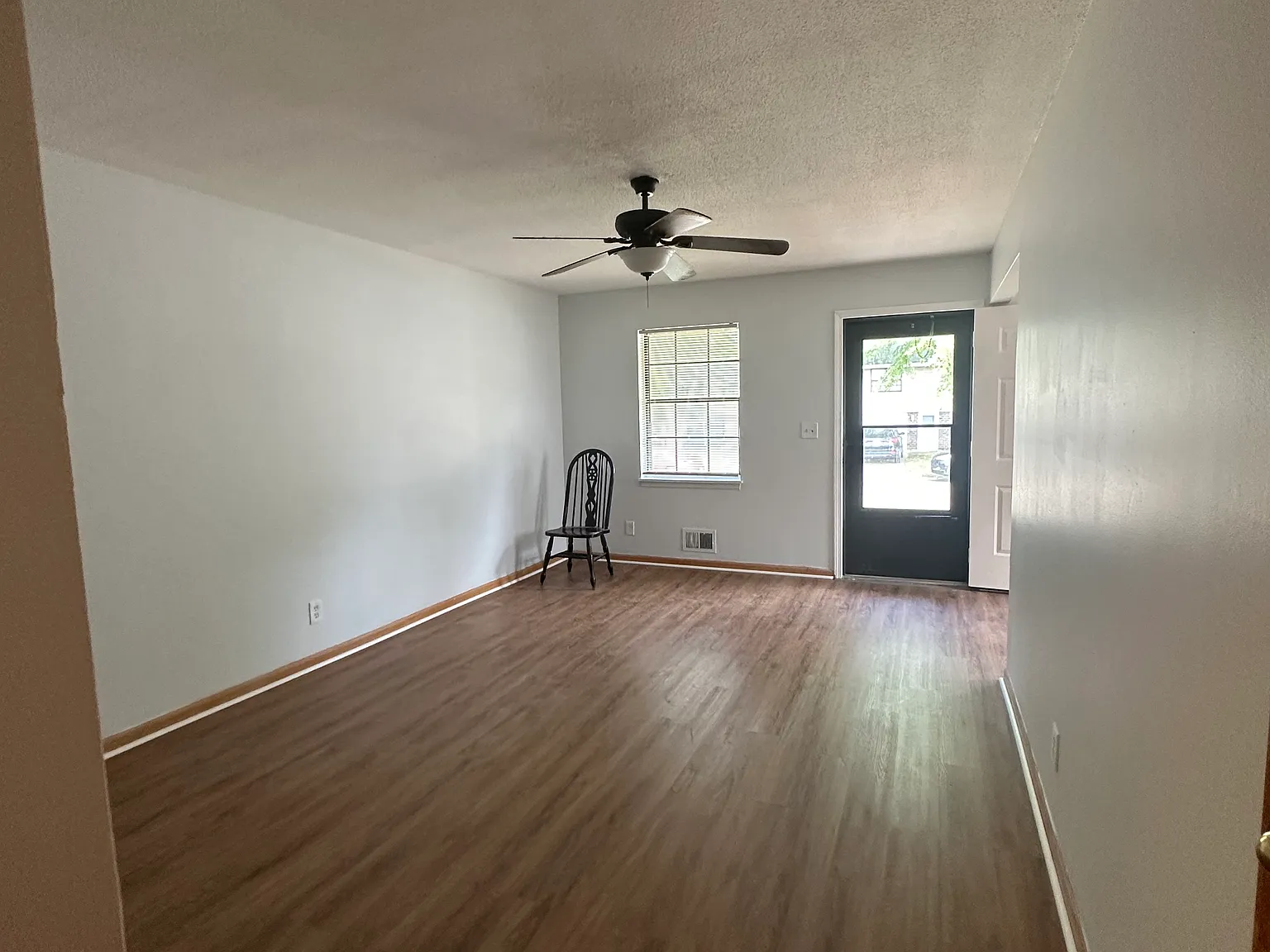 3 bed, 1005 sqft, $1,200 — Photo 3