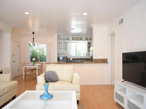 3rd image of 938 6th St APT 4