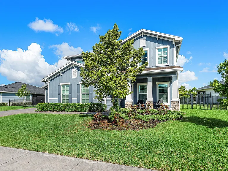 981 Castaway Ct — Photo 3