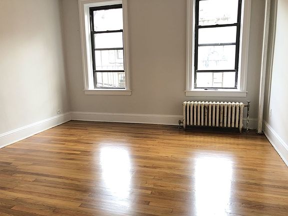 2nd image of 3015 33rd St APT 2E