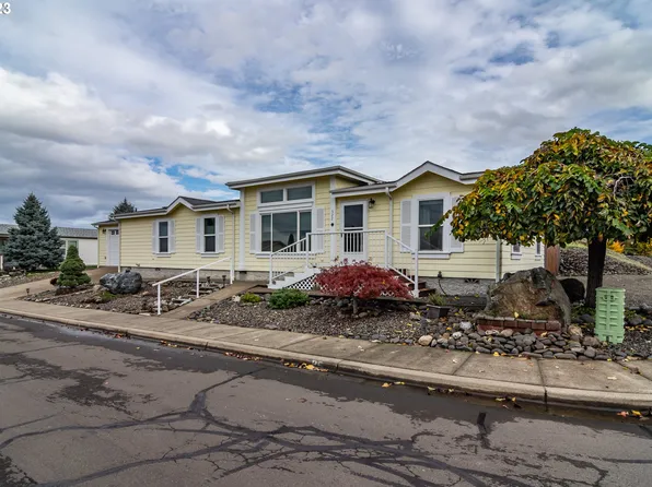 522 Highland Vista Ln, Roseburg, OR 97471