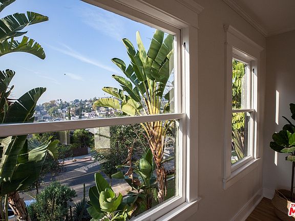 3rd image of 654 Parkman Ave