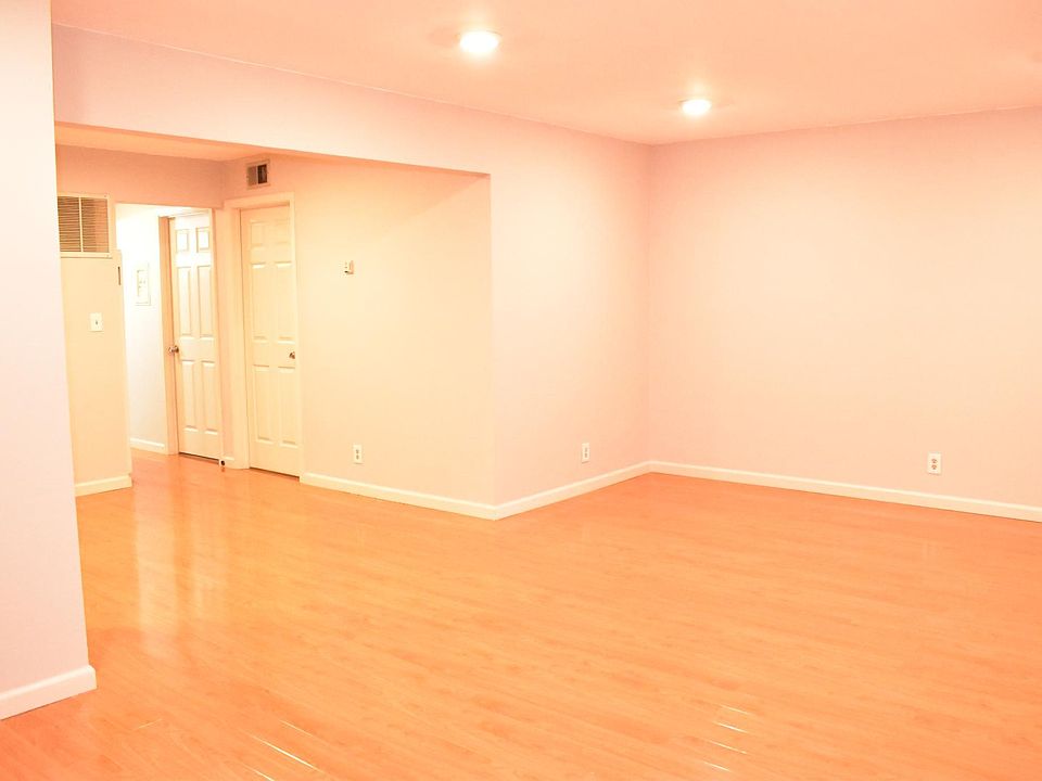 1st image of 10160 Beardon Dr APT 1