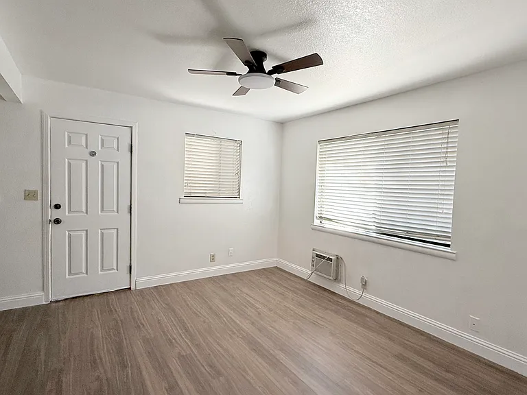 1003.5 River Way — Photo 2