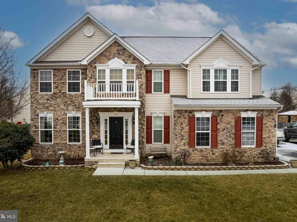 9 Calvert Cir, Bunker Hill, WV 25413