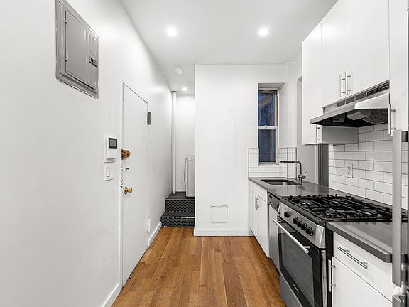 3rd image of 255 W 15th St APT 7