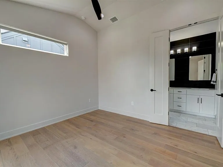 4424 Hank Ave #3 — Photo 10