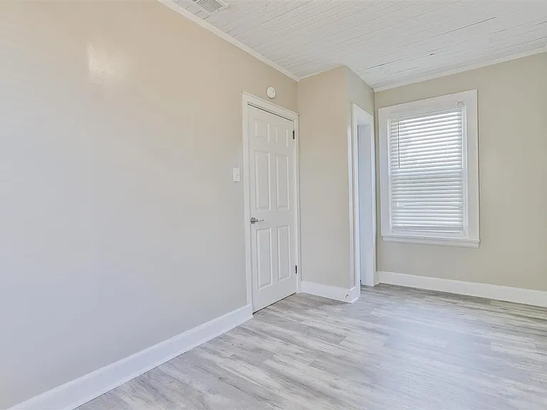 305 Virginia St — Photo 23