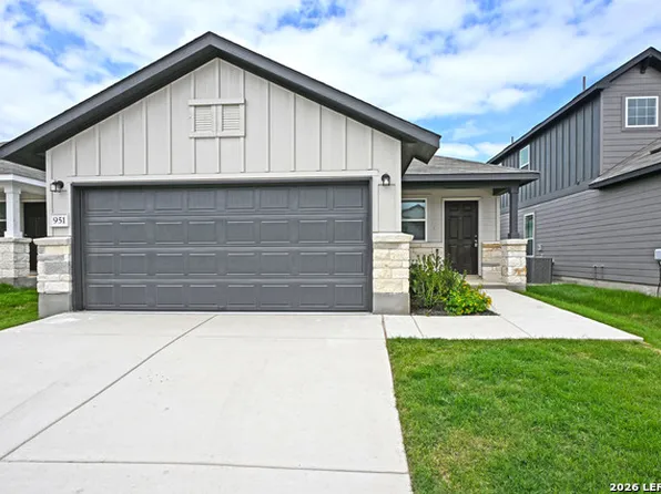 951 Bluegrass Point, New Braunfels, TX 78130