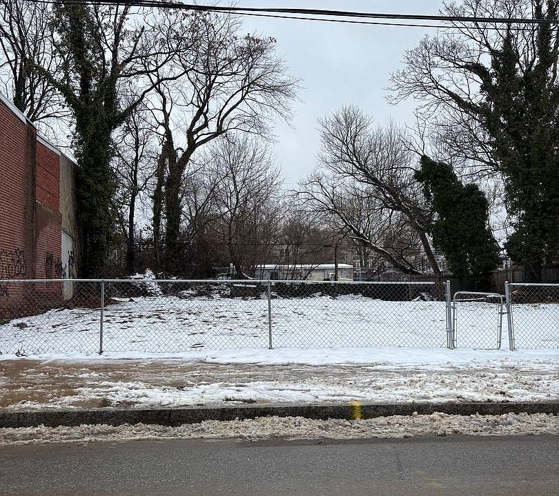 1st image of 15 E 22nd St