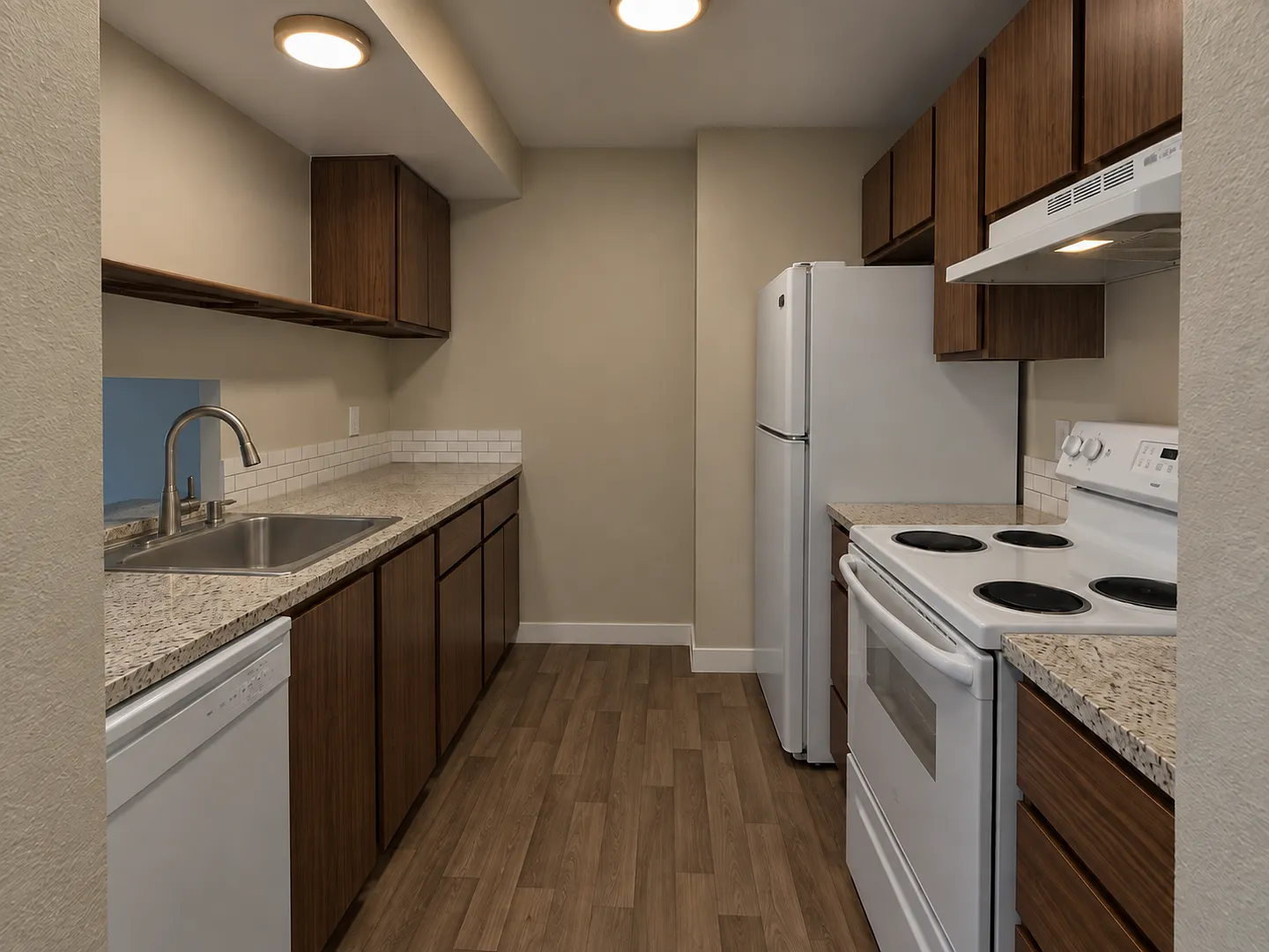 Carlynn Apartments — Photo 2