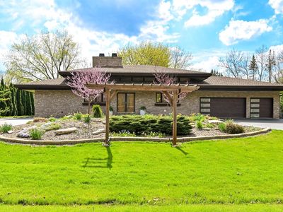 2115 Underwood PARKWAY, Elm Grove, WI, 53122