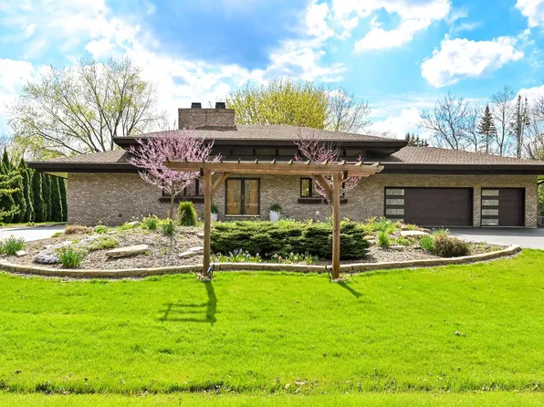 2115 Underwood PARKWAY, Elm Grove, WI 53122