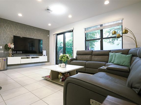 4th image of 10111 Akenside Dr