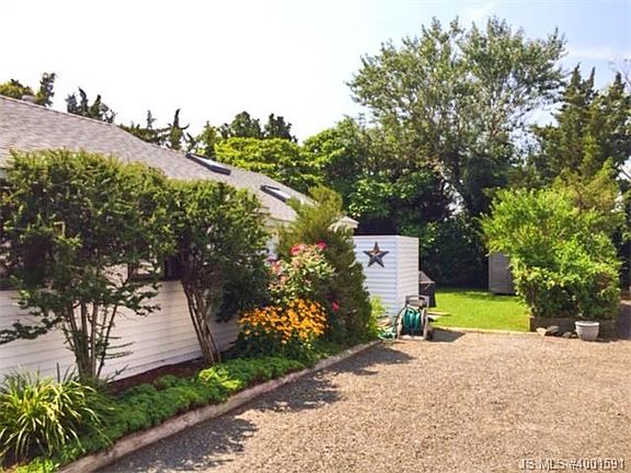 SIDE OF THE HOUSE AND GARDEN