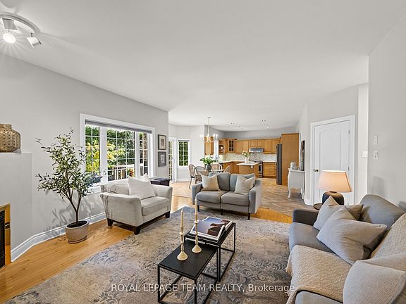3rd image of 136 Shaughnessy Cres