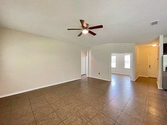 5th image of 210 Butter Hill Dr