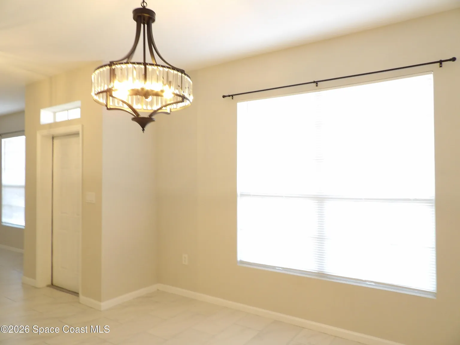 3 bed, 2.0 bath, 1808 sqft, $1,795 — Photo 2